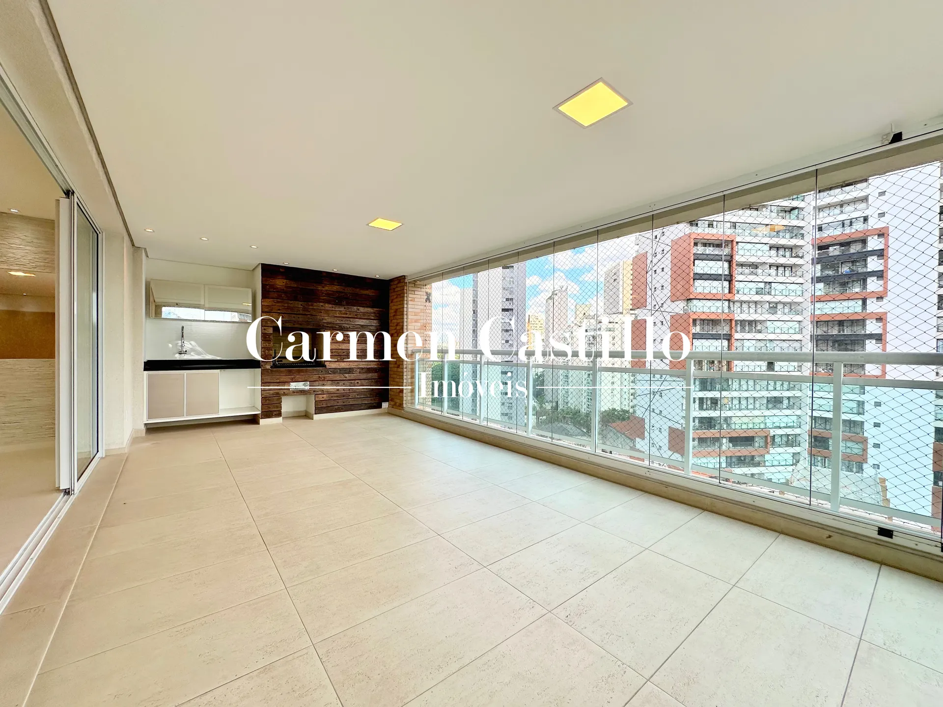 Apartamento a venda com 3 Suites e 3 Vagas a 1Km do Parque Ibirapuera!